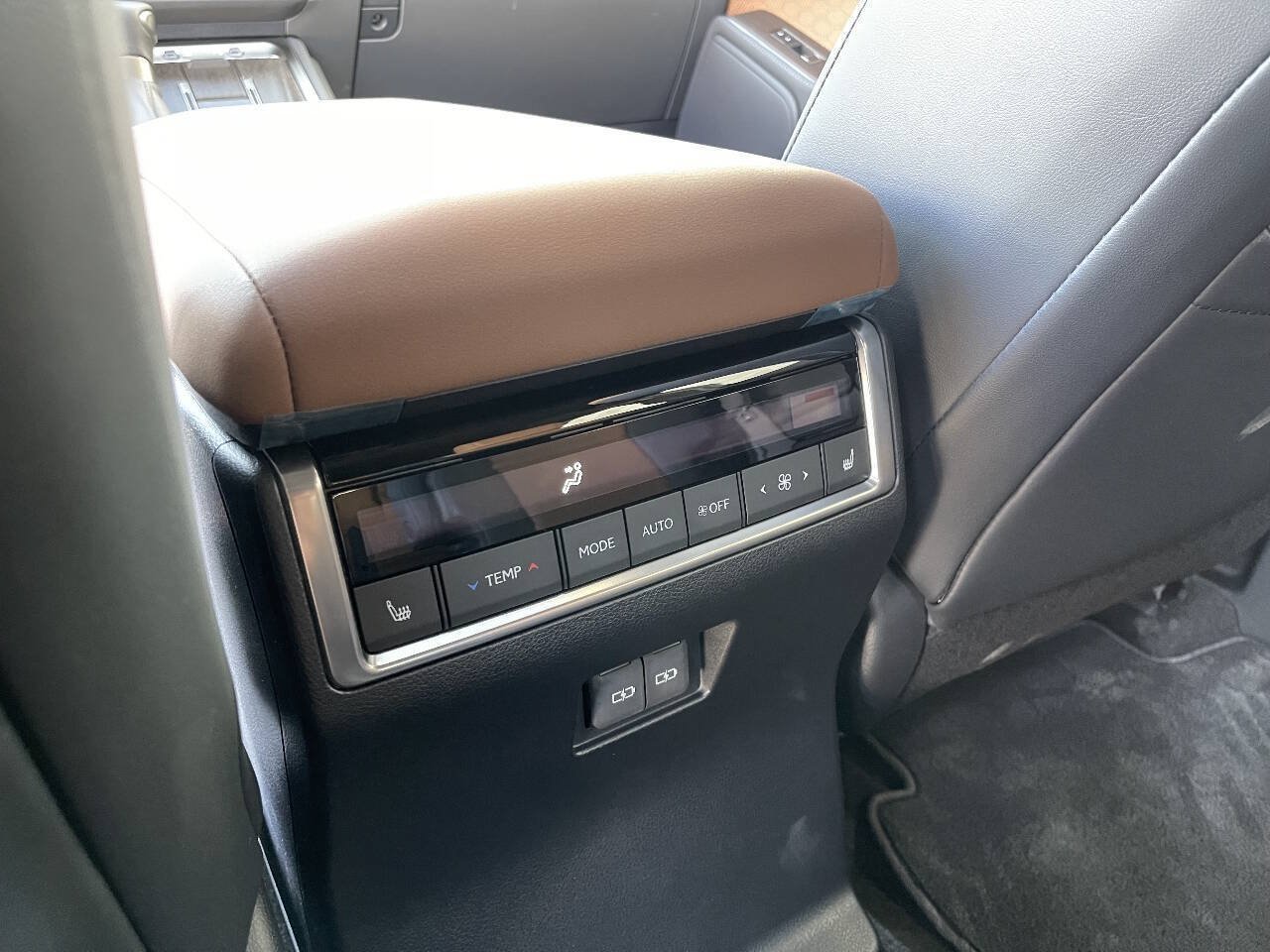 Used 2026 Lexus GX 550 w/ Cold Area Package AWD/4WD image 18