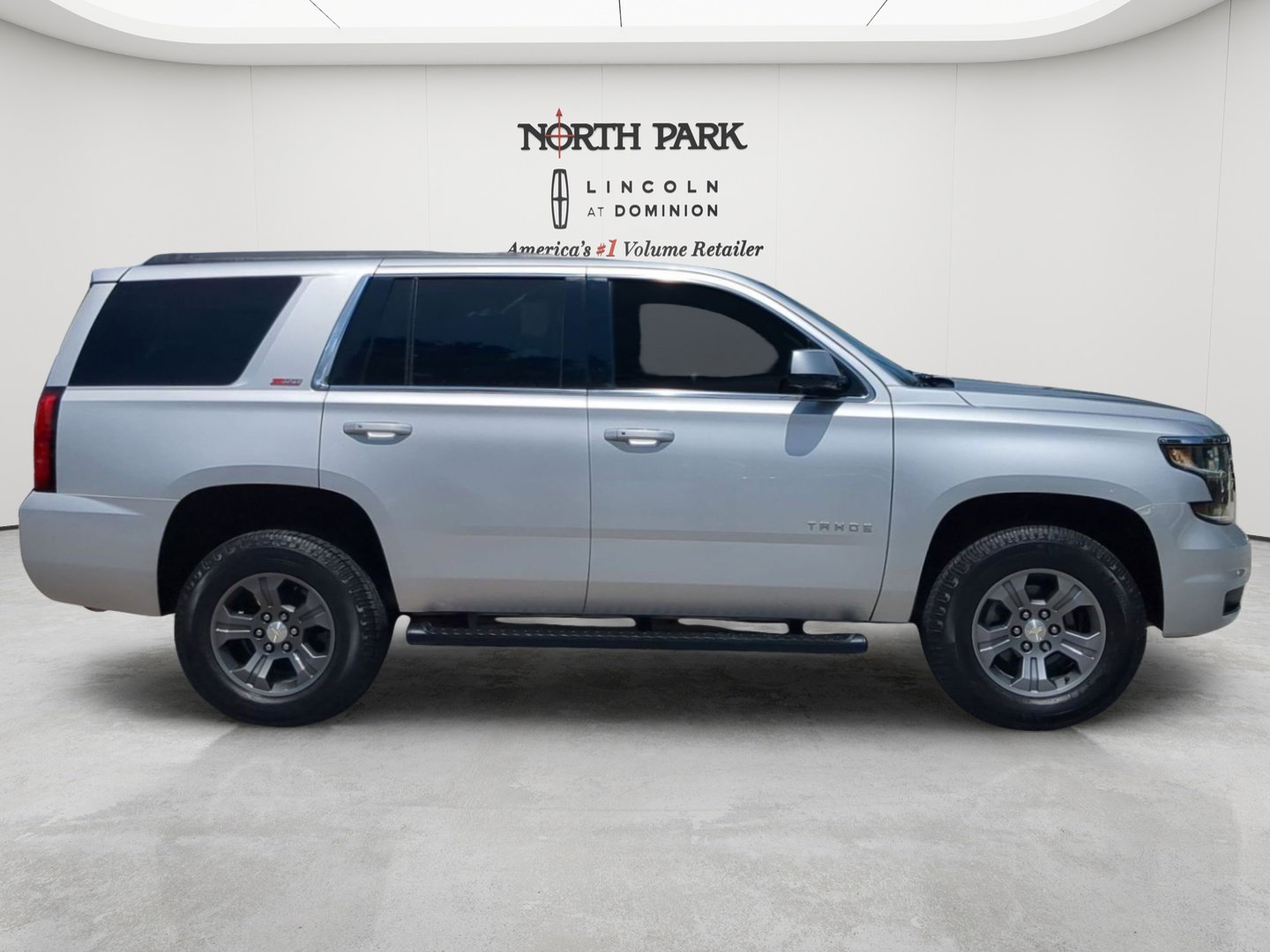 Used 2017 Chevrolet Tahoe LT w/ Luxury Package AWD/4WD image 6