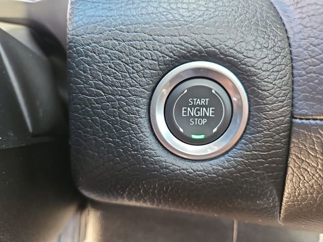 Used 2024 GMC Yukon Denali w/ Advanced Technology Package image 17