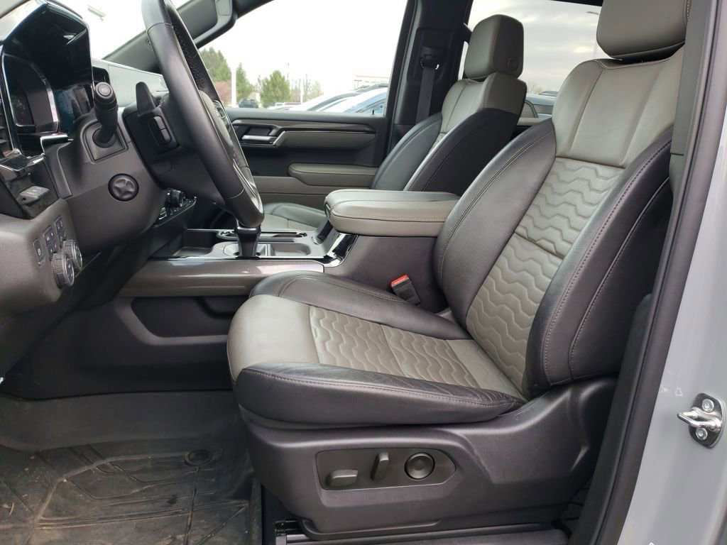 Used 2025 Chevrolet Silverado 1500 ZR2 w/ Technology Package image 10