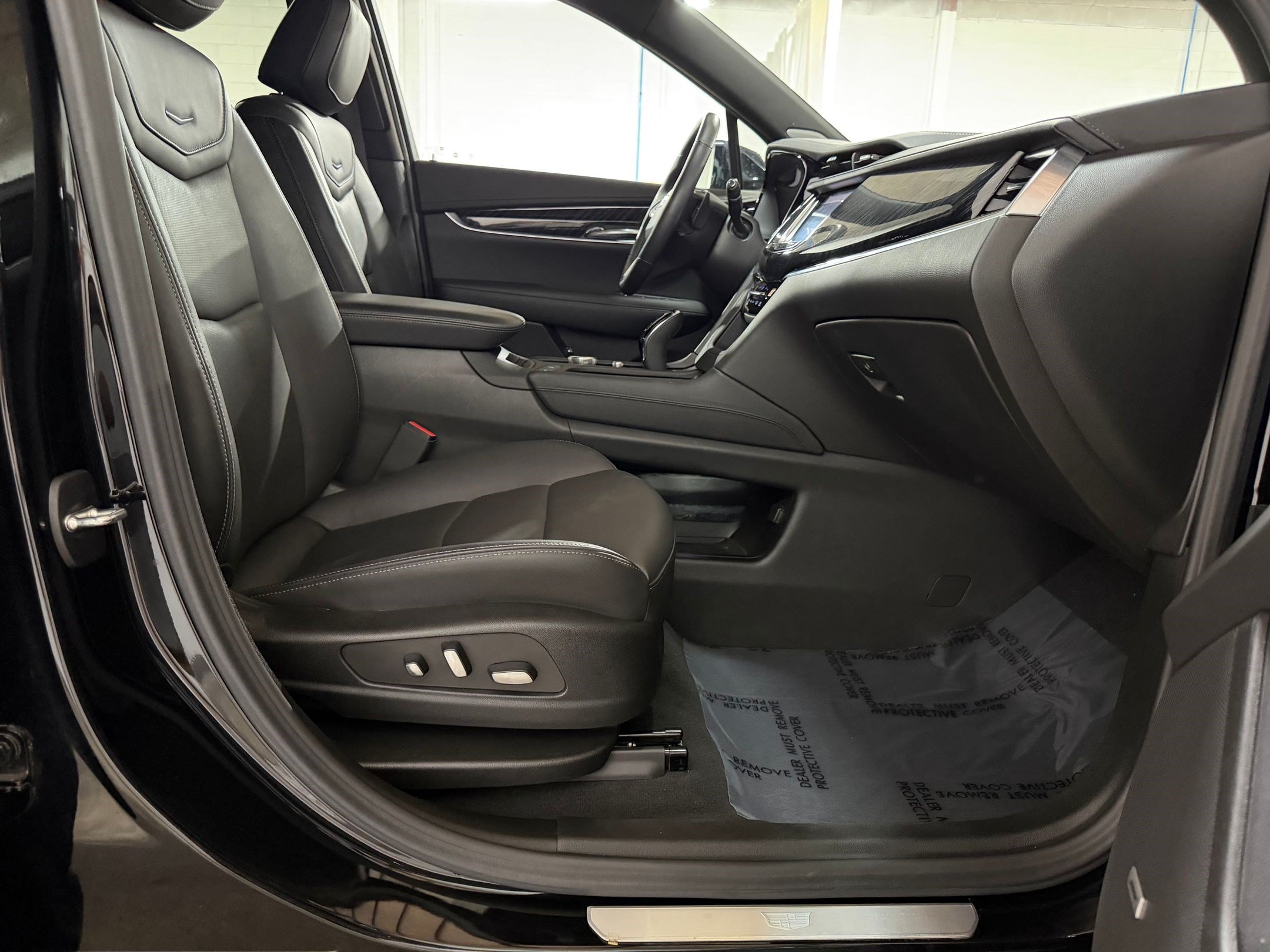 Used 2024 Cadillac XT6 Premium Luxury FWD image 24