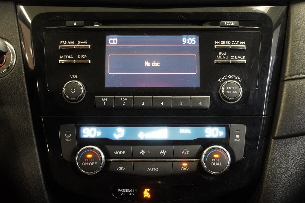 Used 2017 Nissan Rogue SV w/ Midnight Edition image 19