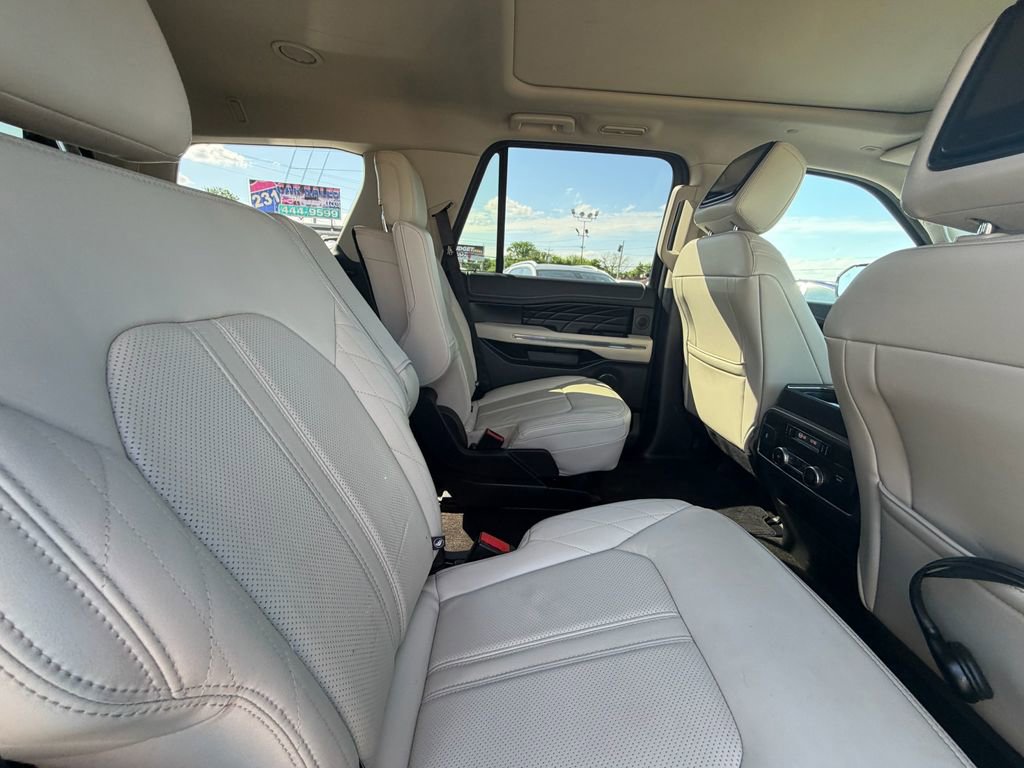 Used 2019 Ford Expedition Platinum image 17
