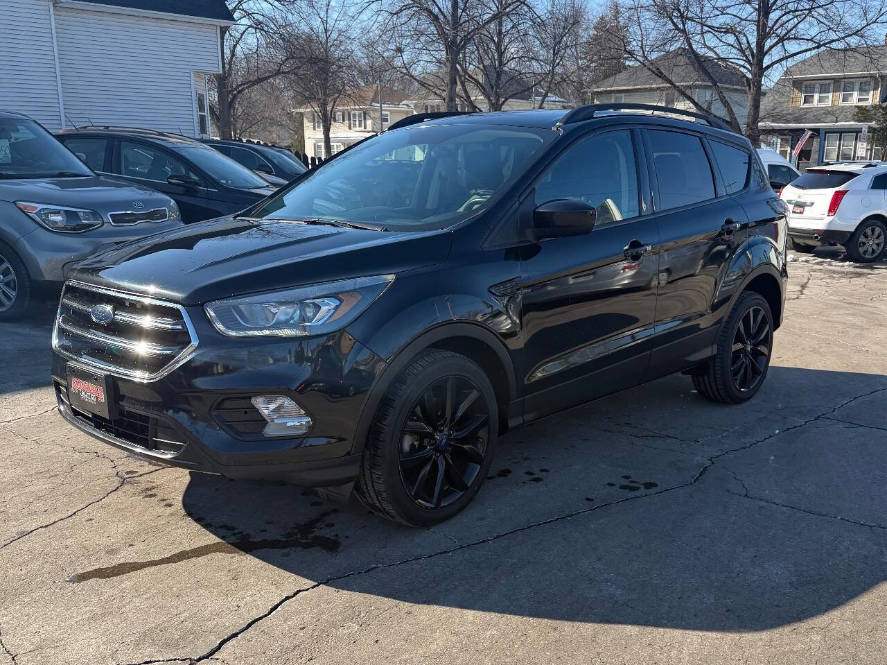 Used 2017 Ford Escape SE w/ SE Sport Appearance Package AWD/4WD image 3