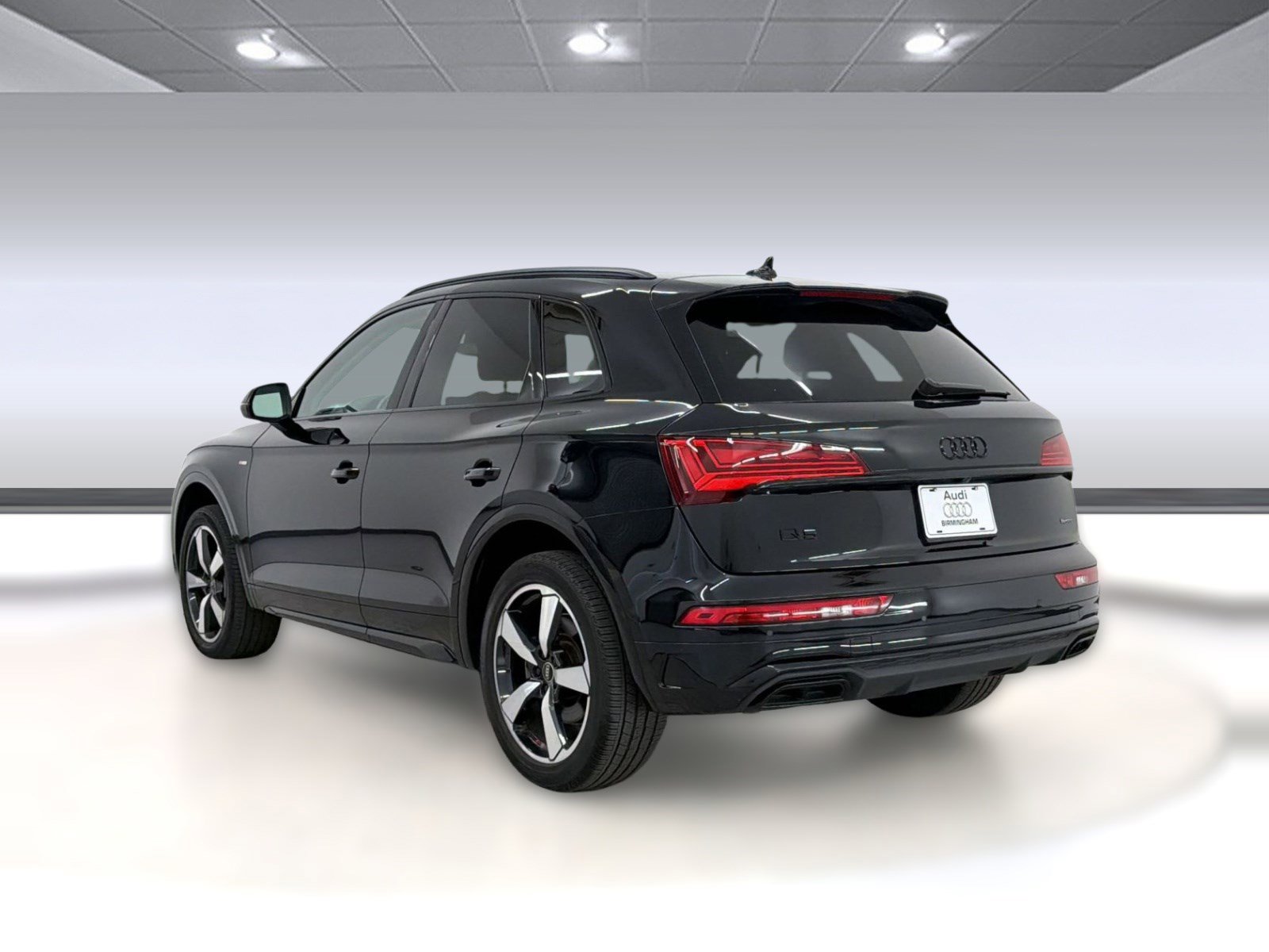 Used 2023 Audi Q5 2.0T Premium Plus w/ Premium Plus Package AWD/4WD image 3