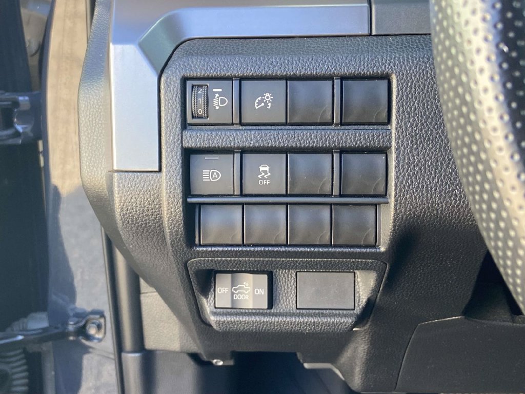 Used 2024 Toyota Tacoma SR5 AWD/4WD image 27