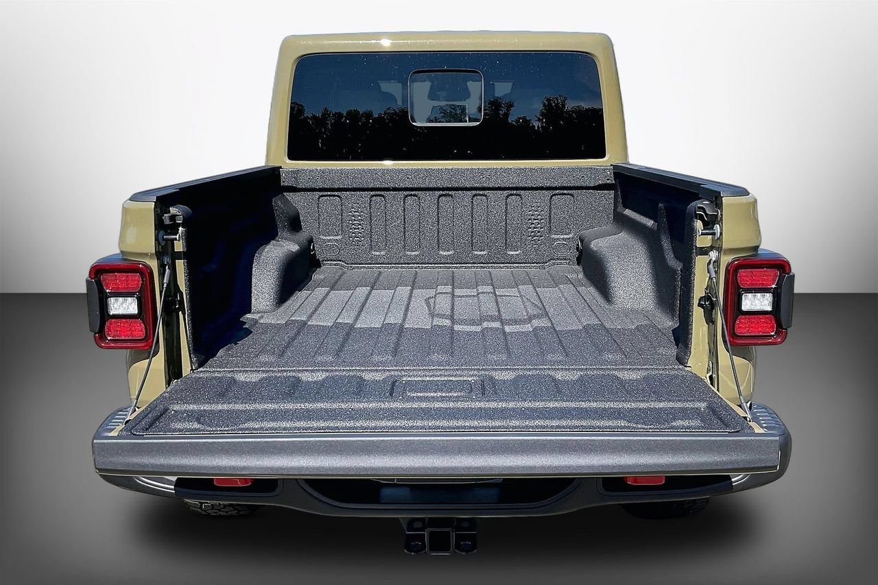 New 2026 Jeep Gladiator Rubicon w/ Steel Power Dome Hood Package AWD/4WD image 21