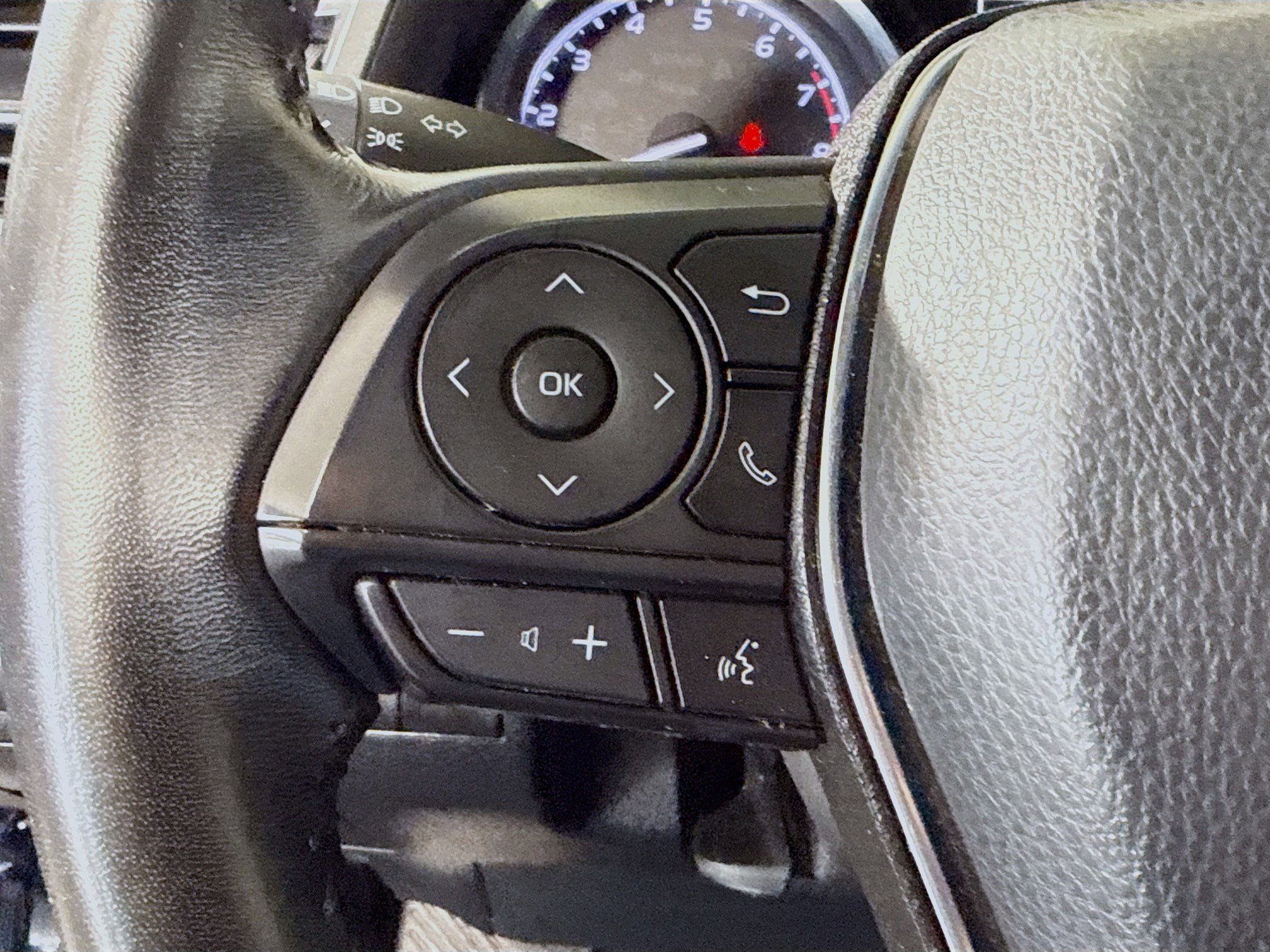 Used 2020 Toyota Camry SE FWD image 14
