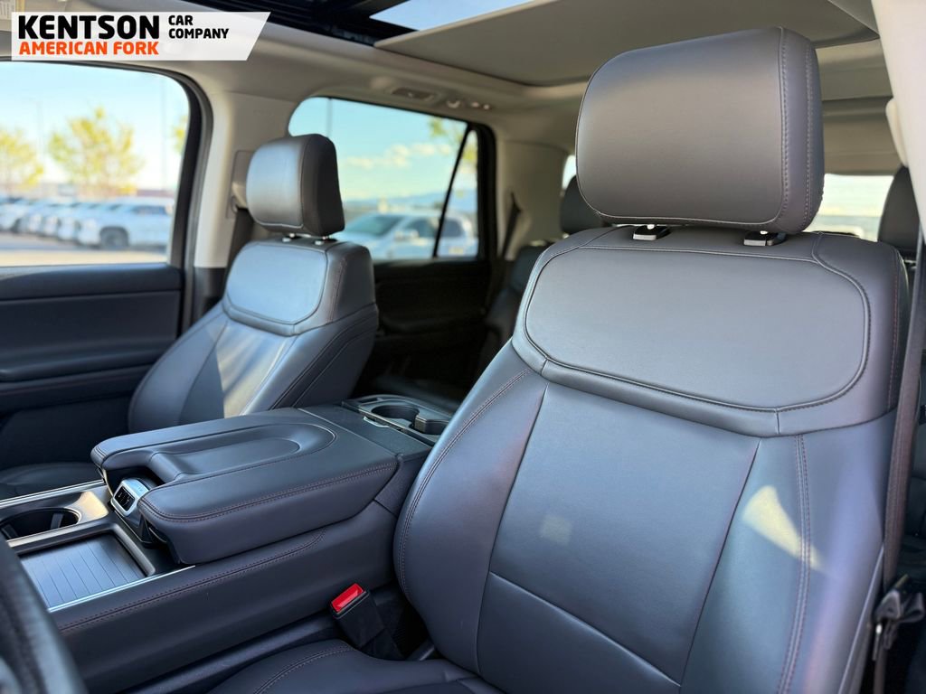 Used 2025 Ford Expedition Active image 36