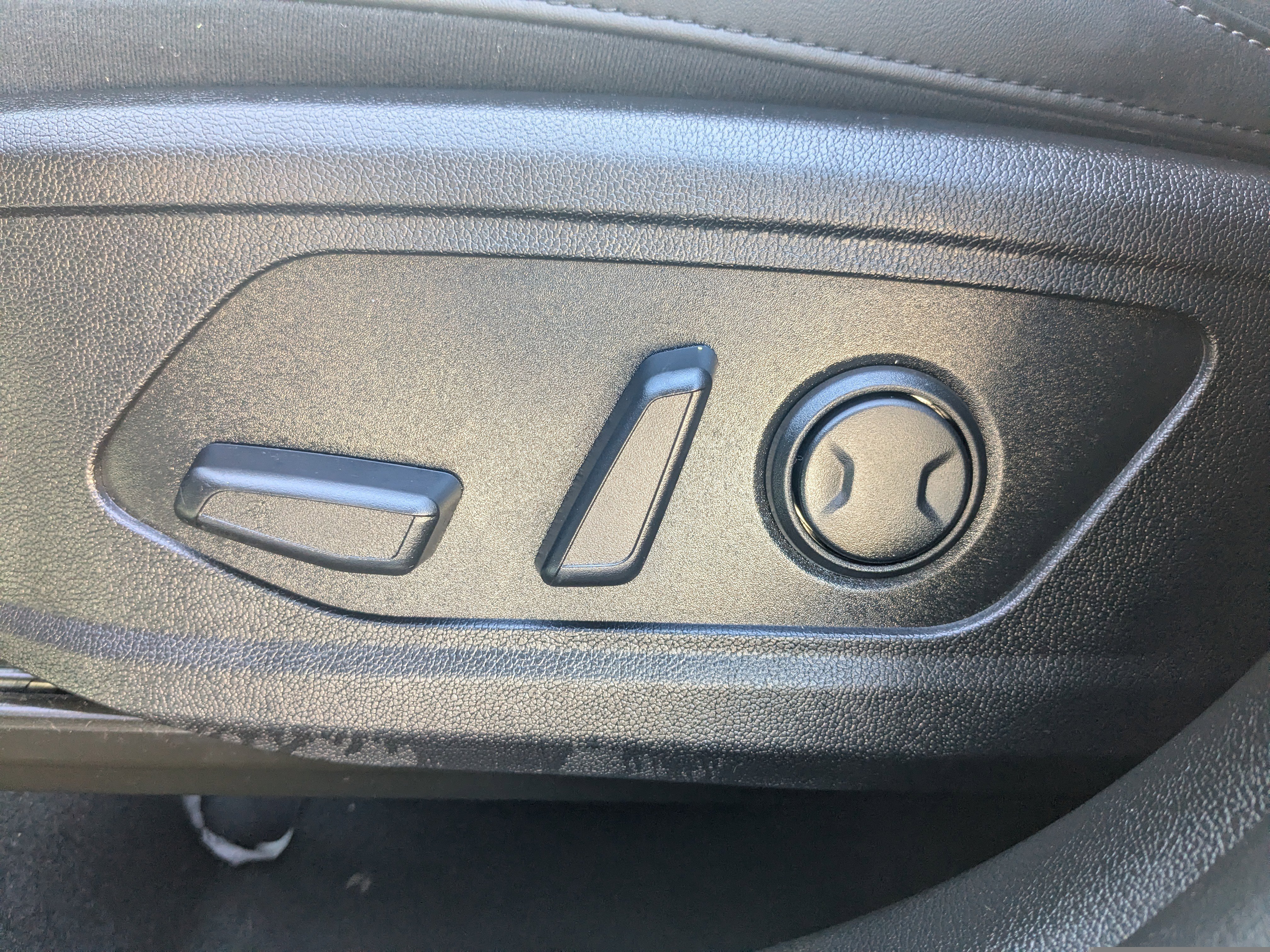 Used 2025 Kia Sorento SX image 27