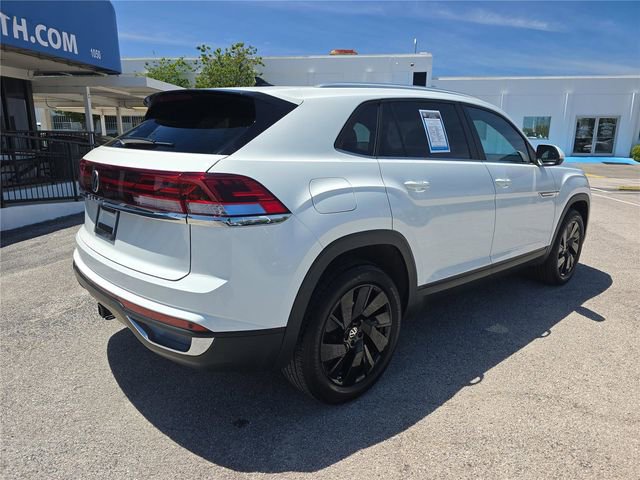 Used 2025 Volkswagen Atlas Cross Sport SE w/ Panoramic Sunroof Package image 3