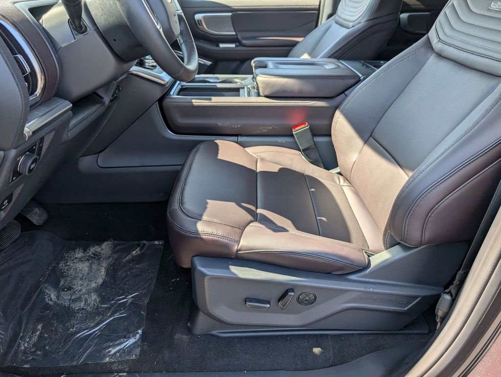 New 2026 Ford Expedition Platinum image 27