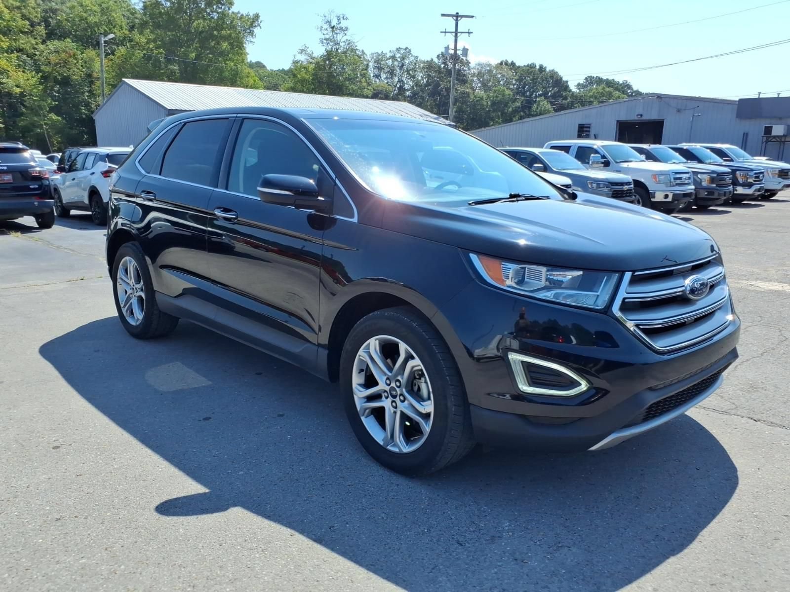 Used 2017 Ford Edge Titanium w/ Equipment Group 301A FWD image 6