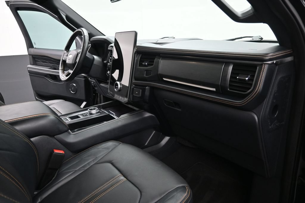 Used 2024 Ford Expedition Max Platinum RWD image 16