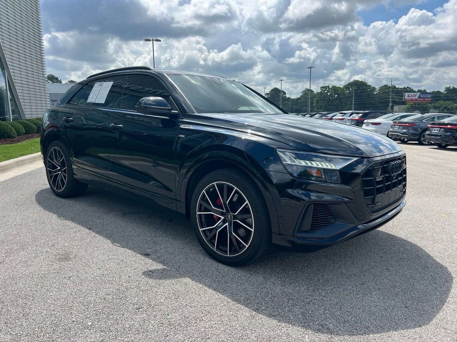 Used 2022 Audi Q8 Prestige w/ Prestige Package AWD/4WD image 3