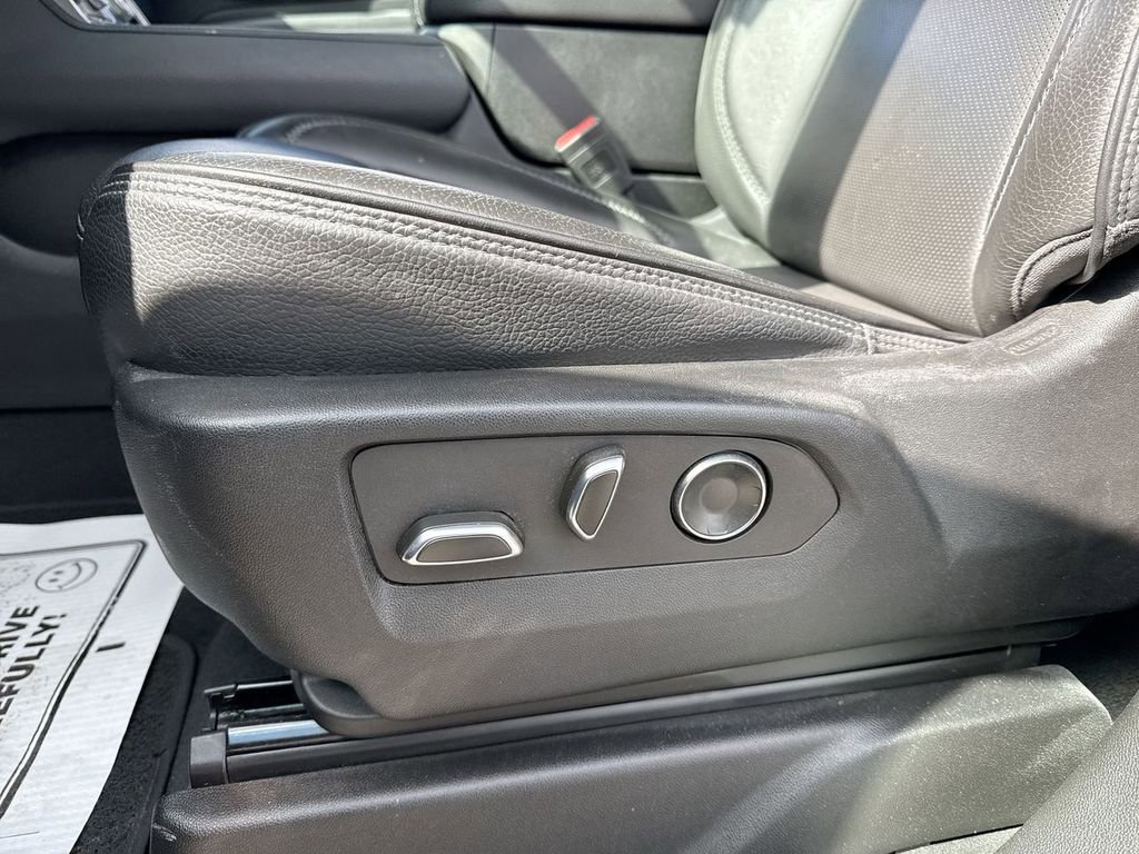Used 2024 GMC Yukon XL Denali AWD/4WD image 12
