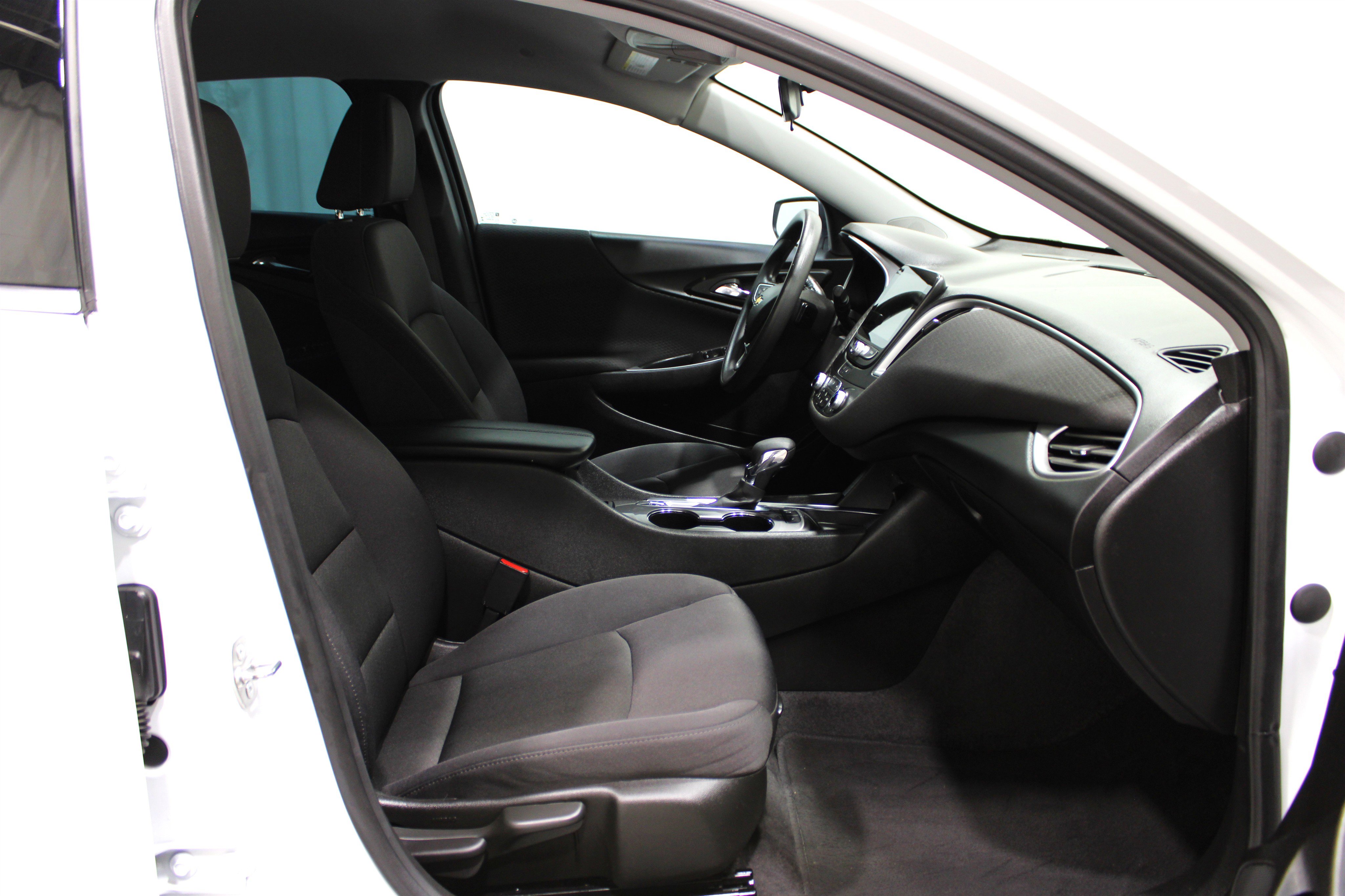 Used 2024 Chevrolet Malibu LT image 30