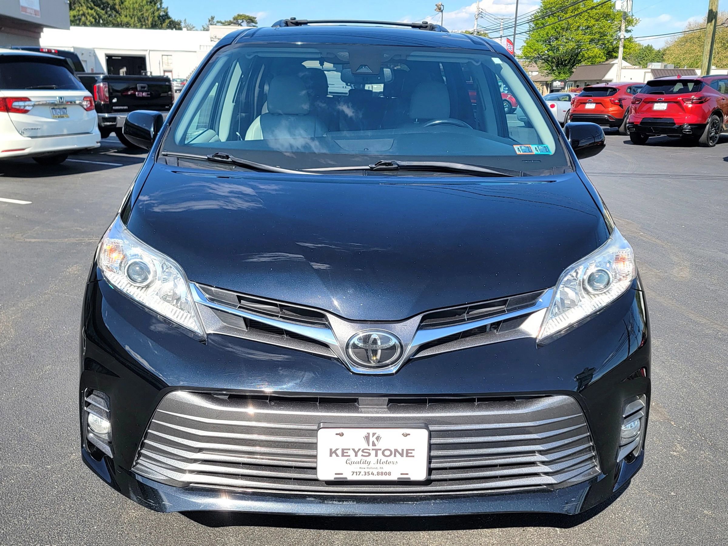 Used 2020 Toyota Sienna XLE w/ XLE Navigation Package AWD/4WD image 2