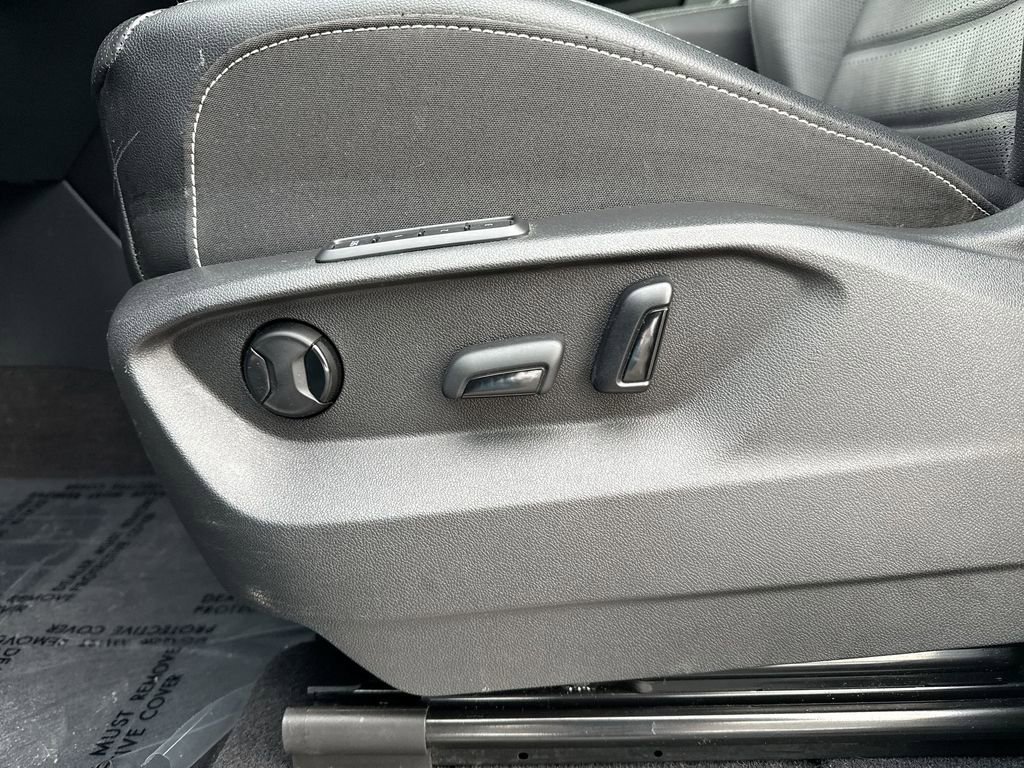 Used 2024 Volkswagen Atlas Cross Sport SEL R-Line image 14