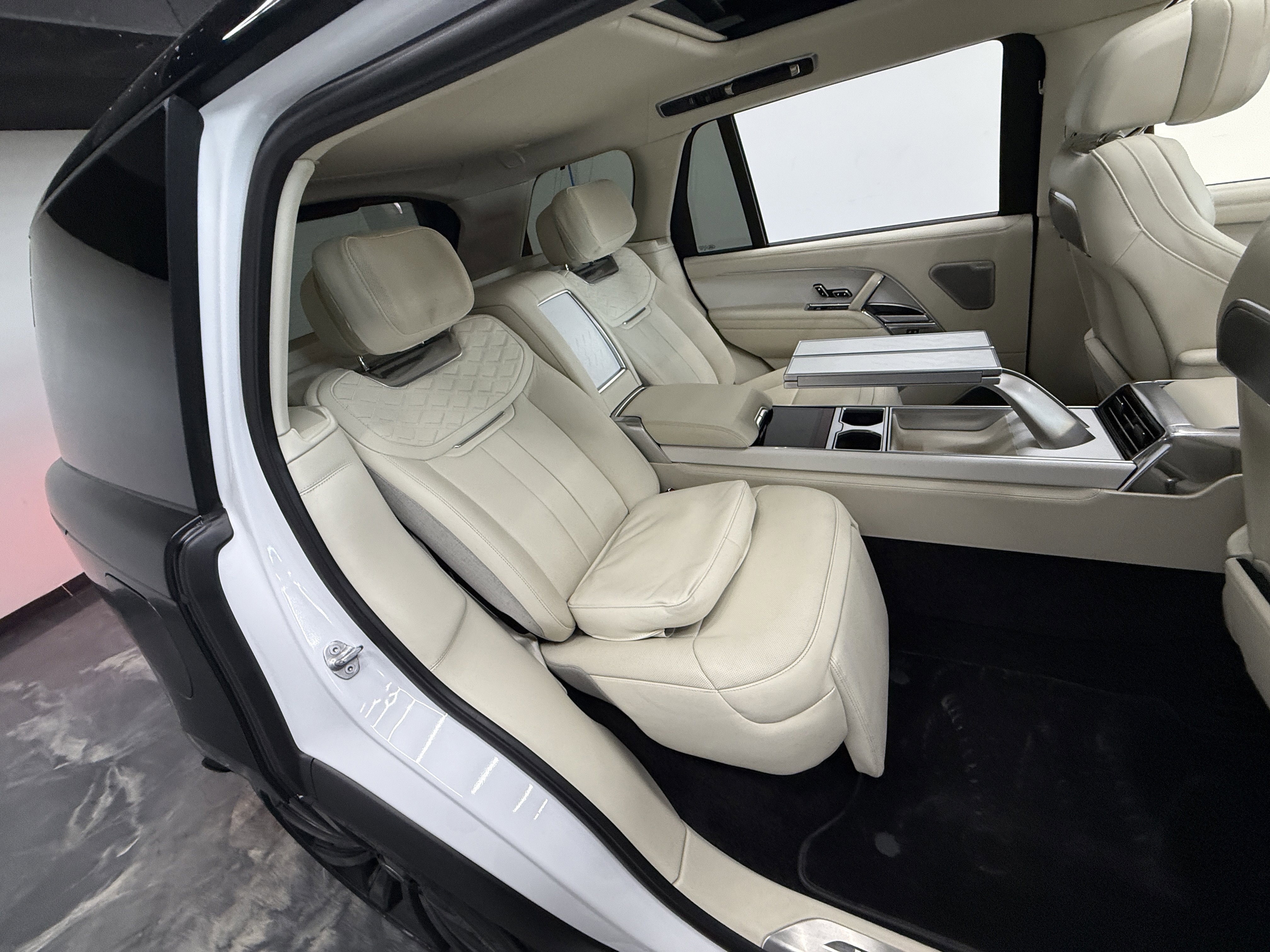 Used 2023 Land Rover Range Rover SV image 34