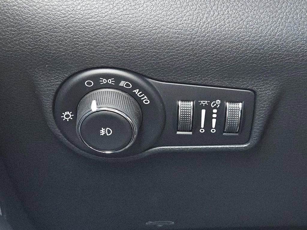 New 2026 Jeep Compass Latitude image 16