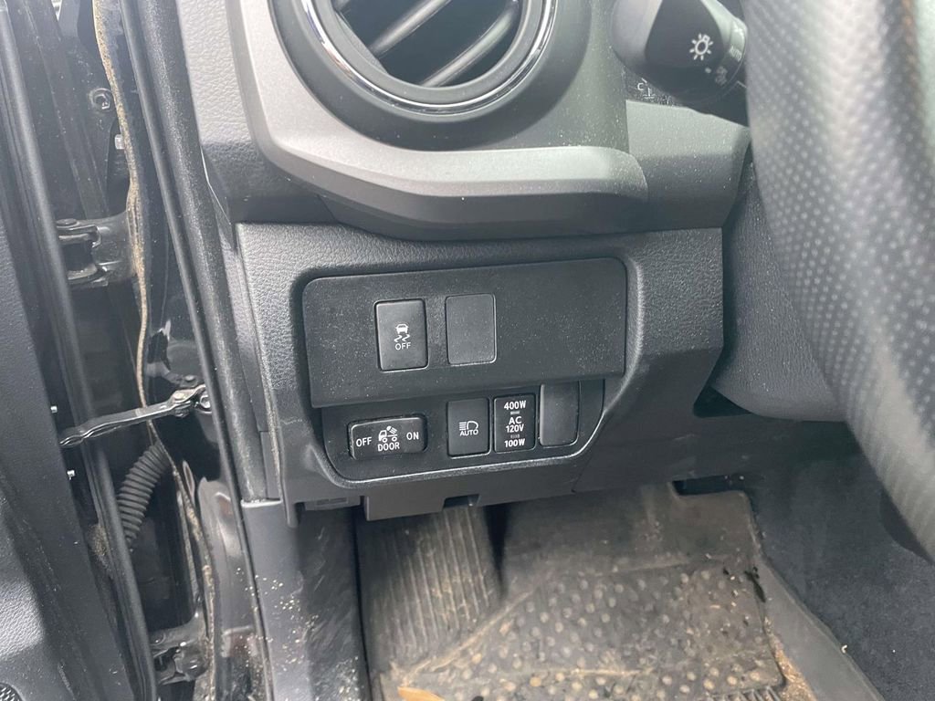 Used 2022 Toyota Tacoma TRD Sport image 30