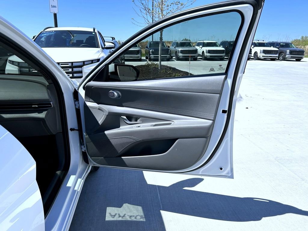Used 2023 Hyundai Elantra SEL FWD image 17