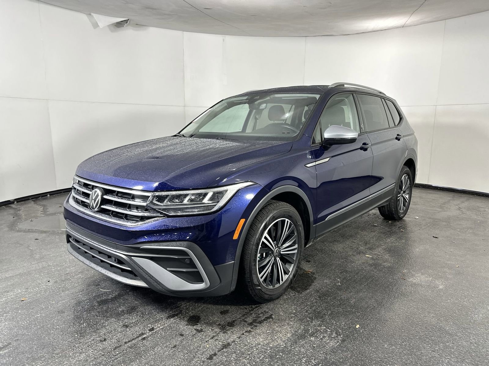 Used 2024 Volkswagen Tiguan Wolfsburg Edition image 4