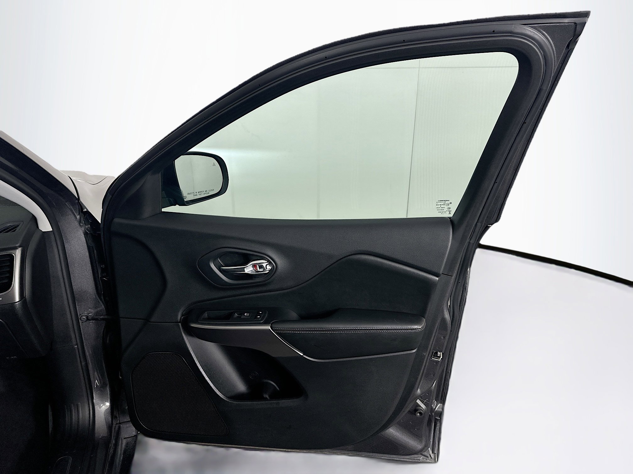 Used 2019 Jeep Cherokee Limited image 33