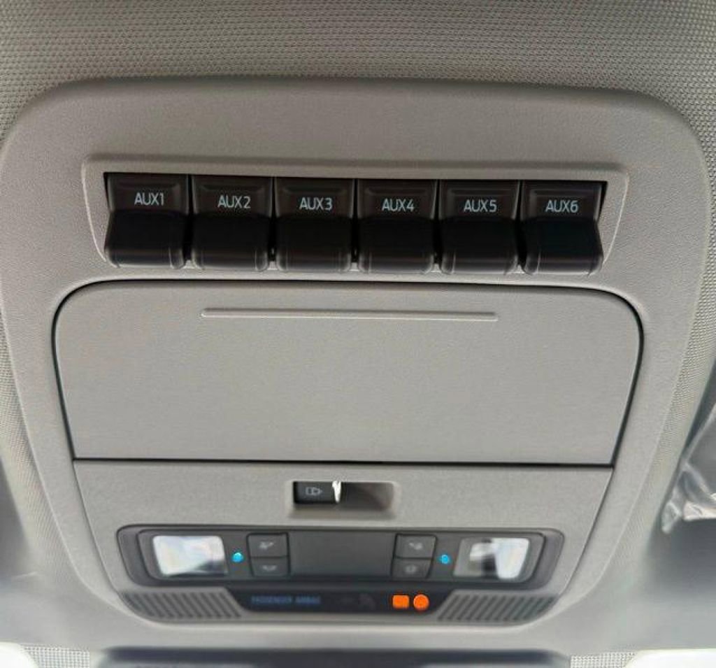 New 2026 Ford F250 XLT w/ XLT Premium Package AWD/4WD image 17