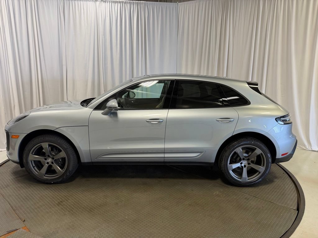 Certified 2026 Porsche Macan AWD/4WD image 2