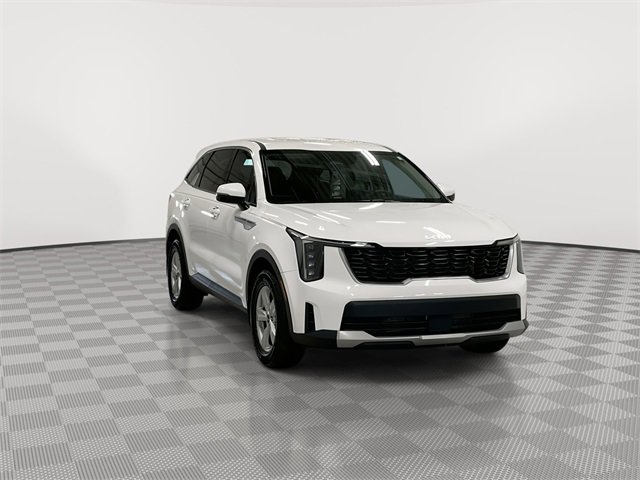 Used 2025 Kia Sorento LX image 2