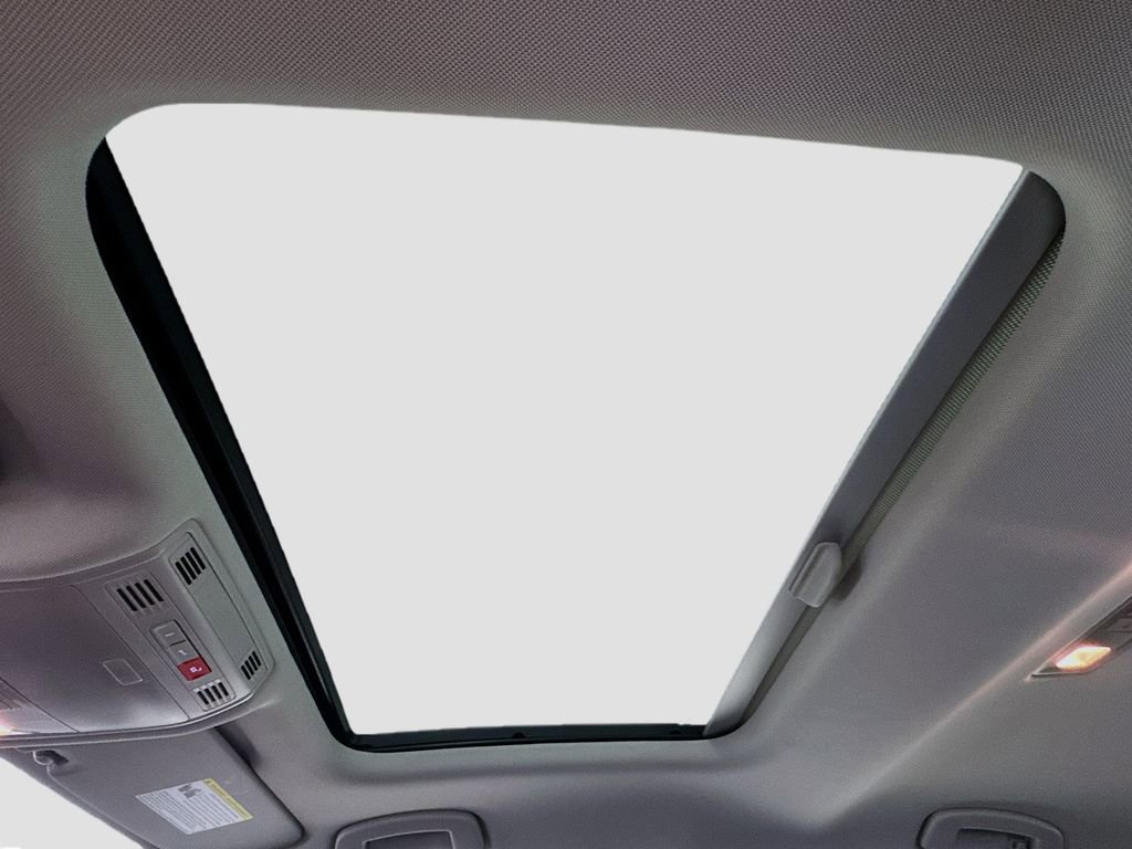 Used 2025 Volkswagen Jetta SE image 12