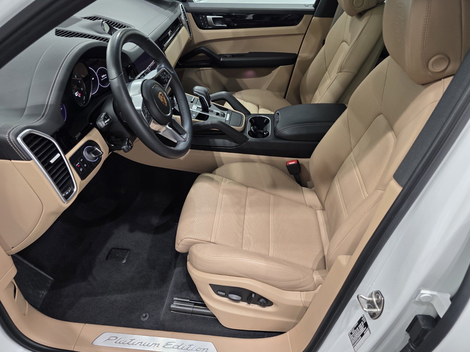 Used 2023 Porsche Cayenne Platinum Edition AWD/4WD image 6