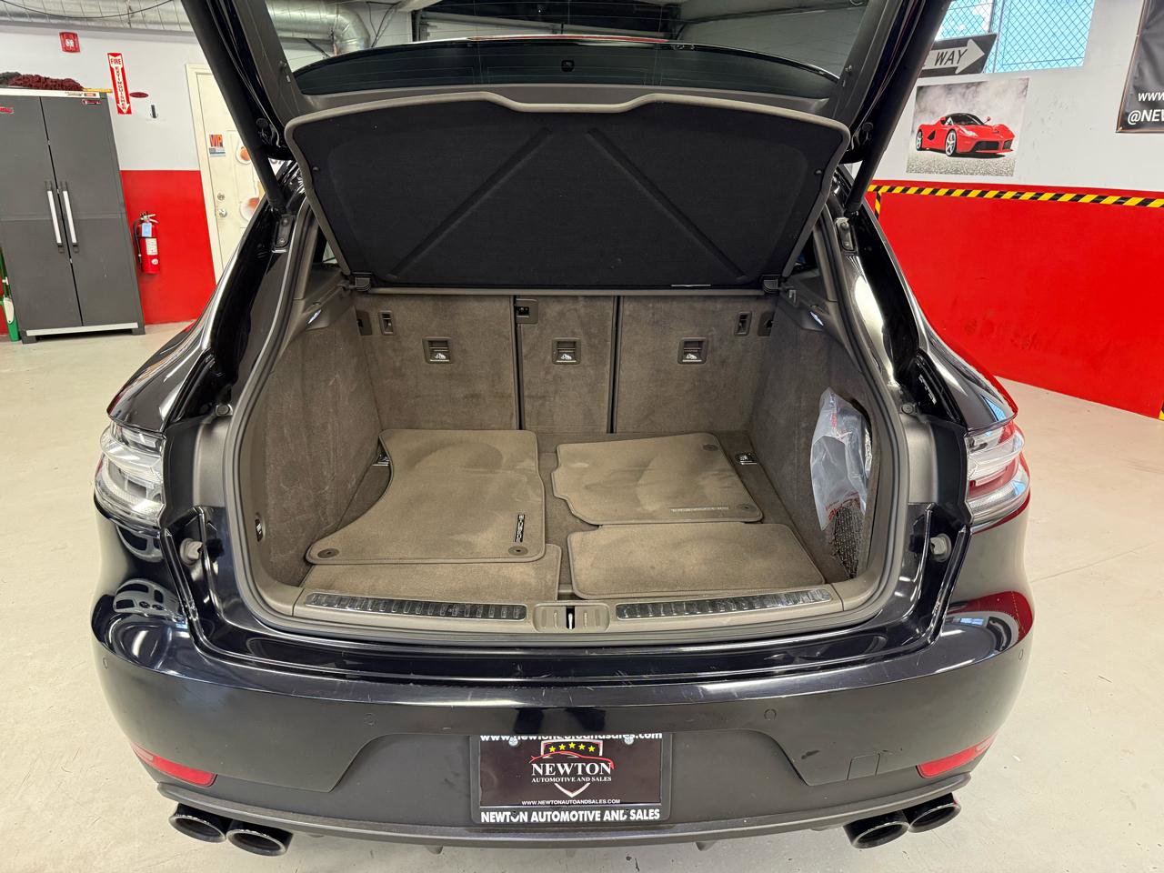 Used 2021 Porsche Macan S AWD/4WD image 12