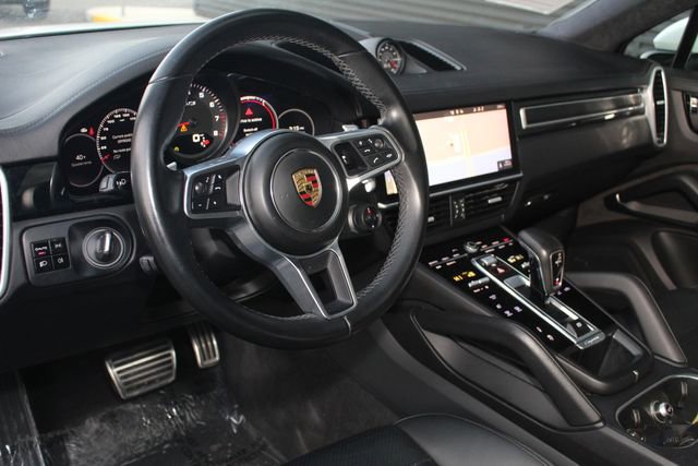 Used 2021 Porsche Cayenne GTS w/ Premium Package image 4
