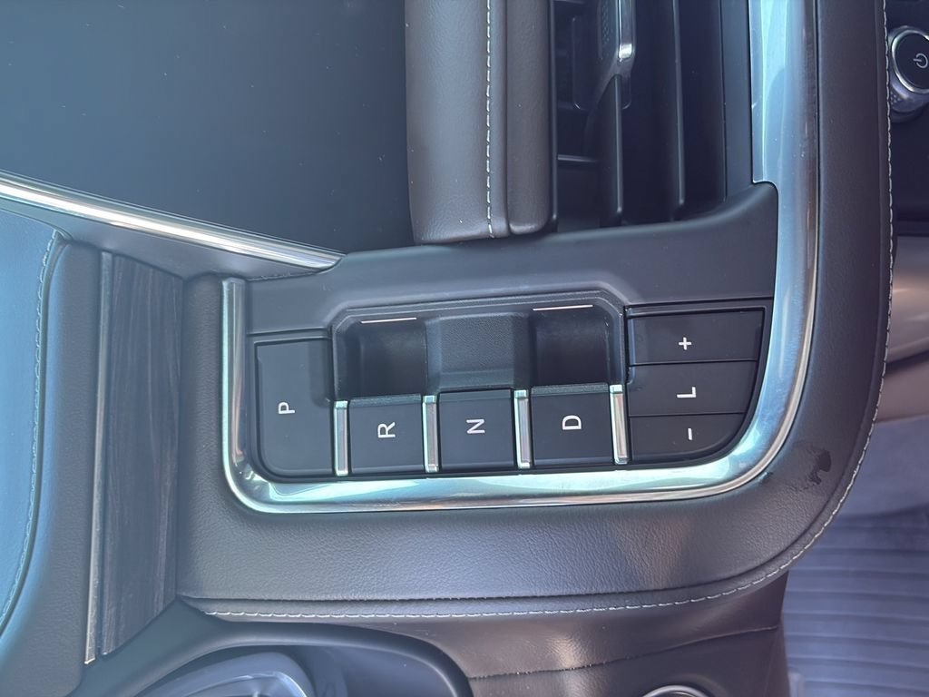 Used 2024 Chevrolet Tahoe Z71 w/ Luxury Package AWD/4WD image 9