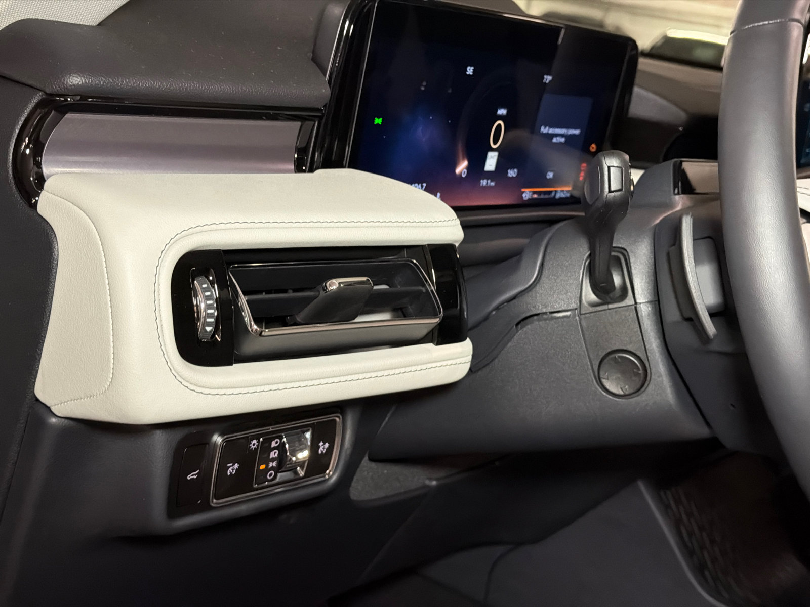 New 2027 Lincoln Aviator AWD image 19