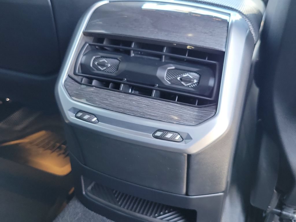 Used 2024 BMW 740i RWD image 25