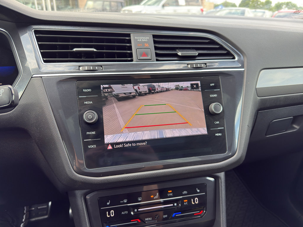 Used 2022 Volkswagen Tiguan SE R-Line image 21