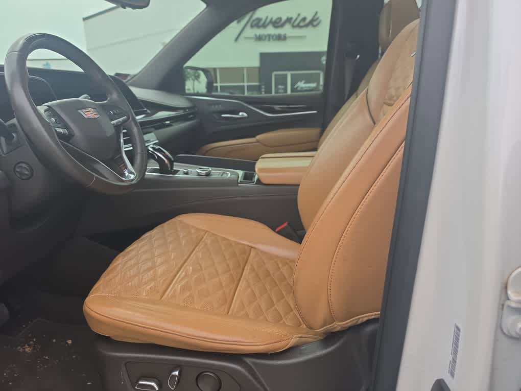 Used 2022 Cadillac Escalade ESV Premium Luxury w/ Performance Package AWD/4WD image 8