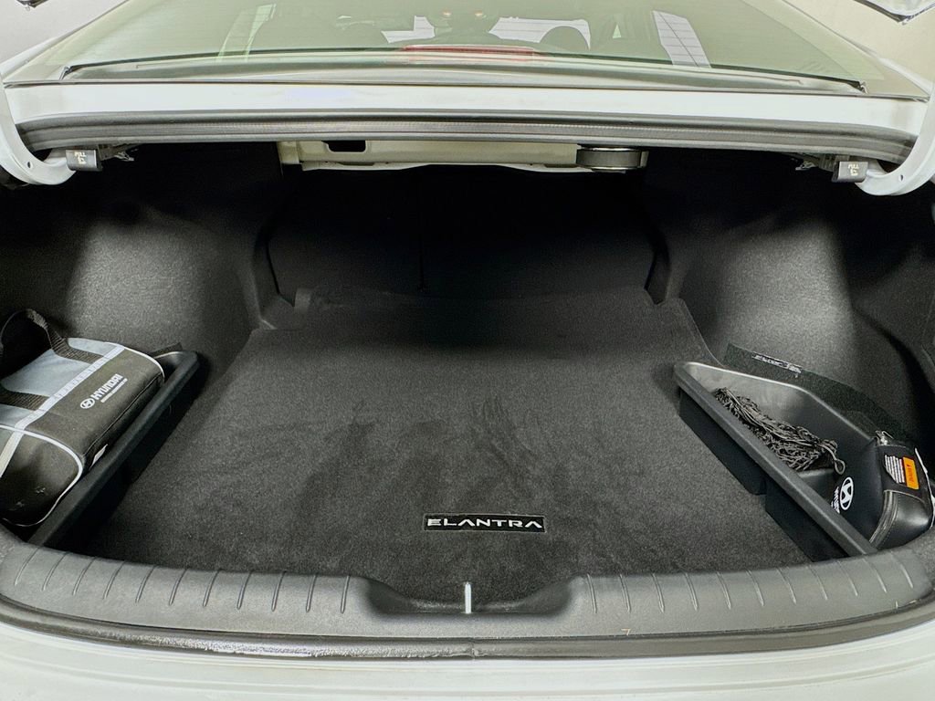 Certified 2025 Hyundai Elantra Limited image 28