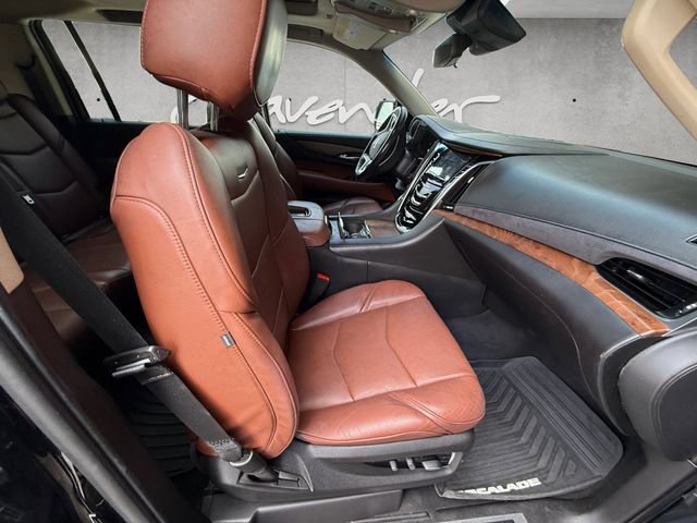 Used 2018 Cadillac Escalade ESV Premium Luxury RWD image 24