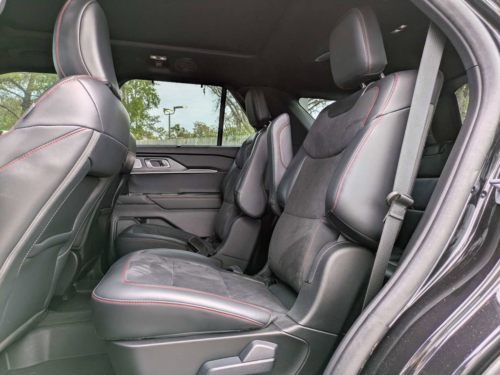 Used 2025 Ford Explorer ST image 16