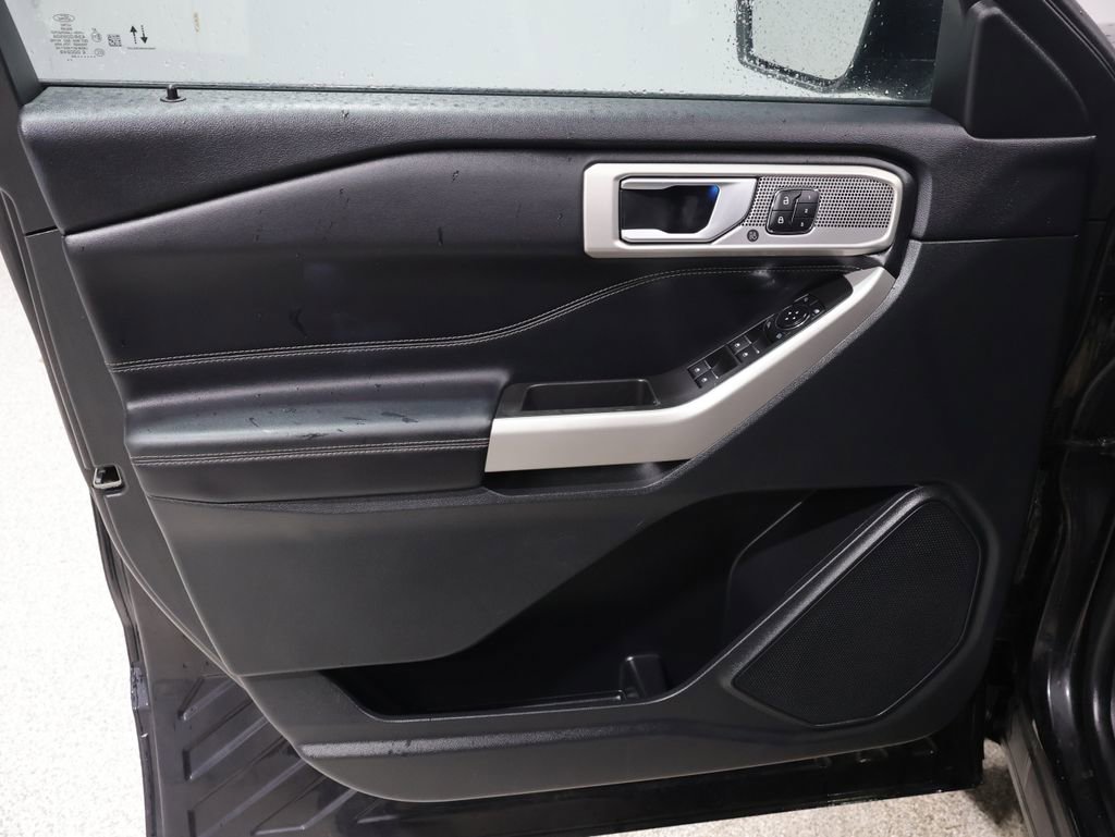 Used 2024 Ford Explorer Limited w/ Equipment Group 301A AWD/4WD image 14