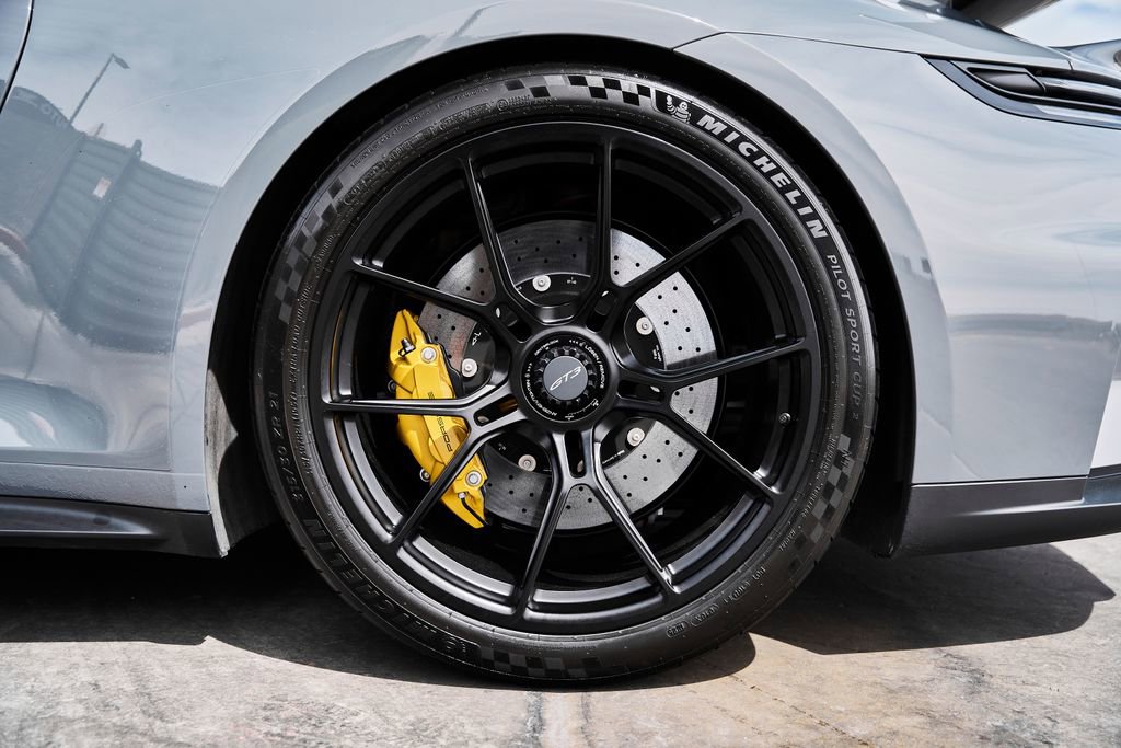 Used 2025 Porsche 911 GT3 RWD image 24