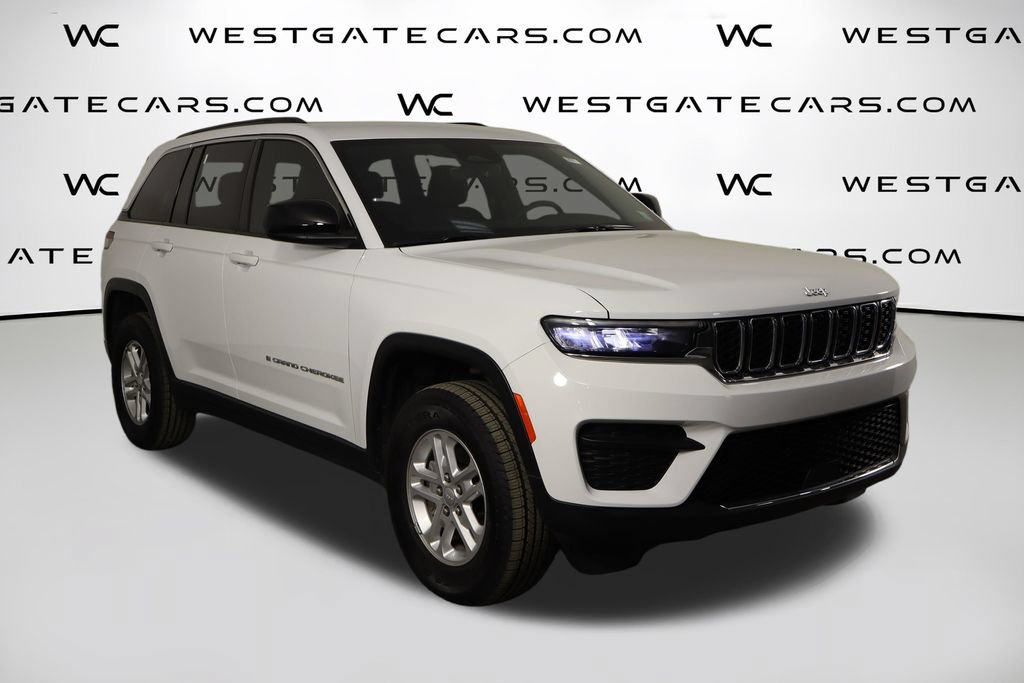 Used 2025 Jeep Grand Cherokee Laredo w/ Luxury Tech Group I AWD/4WD image 40