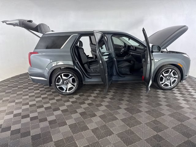 Used 2023 Hyundai Palisade Limited FWD image 17