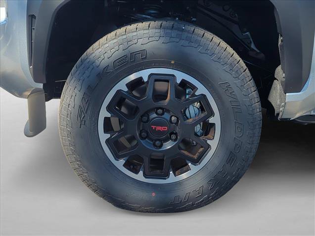 Certified 2025 Toyota Tacoma TRD Off-Road AWD/4WD image 9