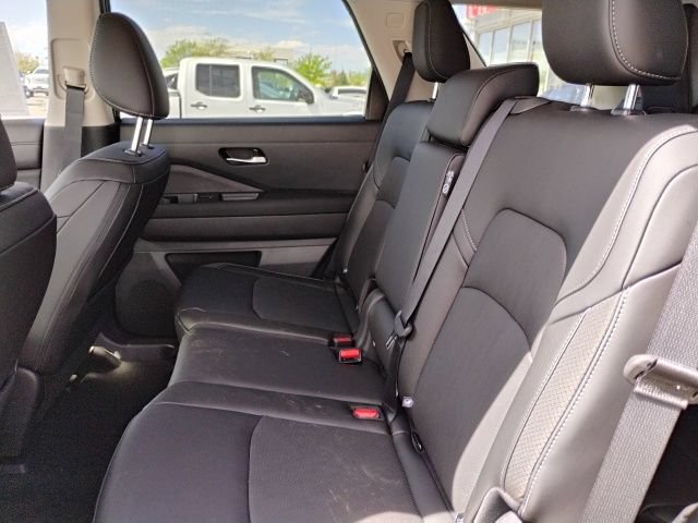 New 2026 Nissan Pathfinder SL AWD/4WD image 12